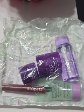 Clinique 5 Piece Set With Tote